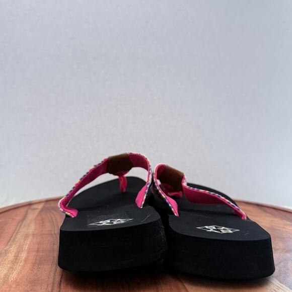BY YB Womens Size 9 Black Pink Zigzag Sandals Flip Flops Colorful Pattern - Picture 5 of 12
